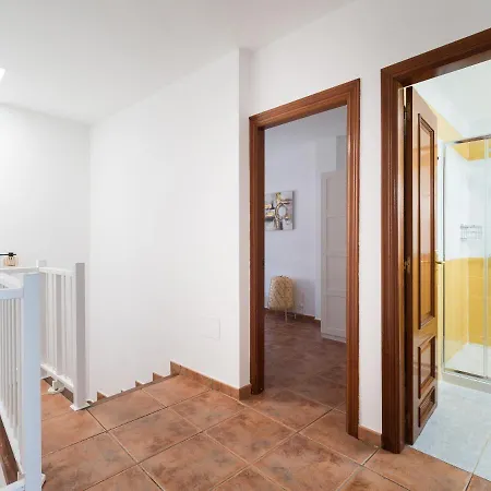 Giraud Ii - Secluded Beachfront Duplex Apartman *