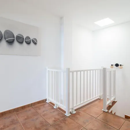 Giraud Ii - Secluded Beachfront Duplex Apartman *
