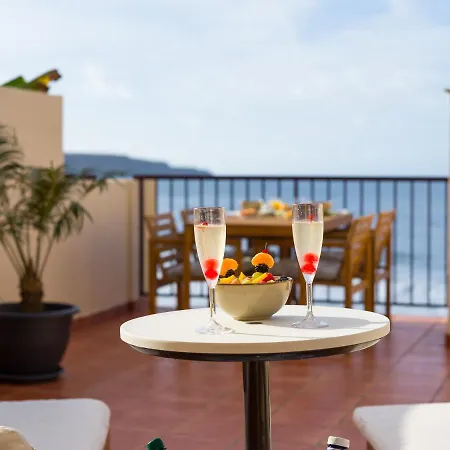 Giraud Ii - Secluded Beachfront Duplex Apartment